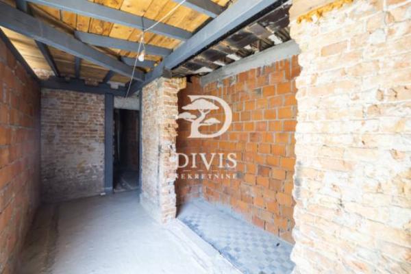 Slika 0 - Jelene Ćetković, Petosoban stan na prodaju, 241m2, 939.900€